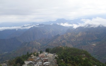 बैतडी भित्रिने यात्रुहरुको कोरोना परीक्षण, ५ सय बढी यात्रुको परीक्षण गरियो 